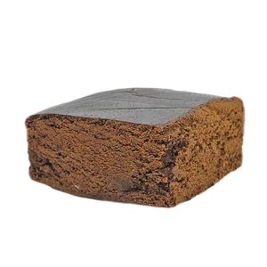 Detalle de Choco Polen CBD mostrando su interior oscuro y textura cremosa